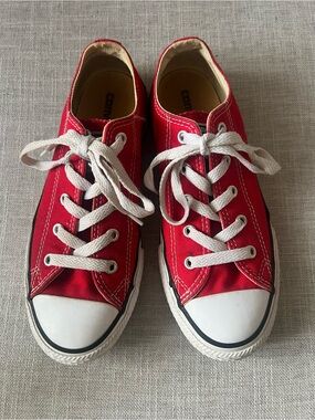 Converse red Low-Top Canvas Sneakers, boys/unisex size 3, school, casual active